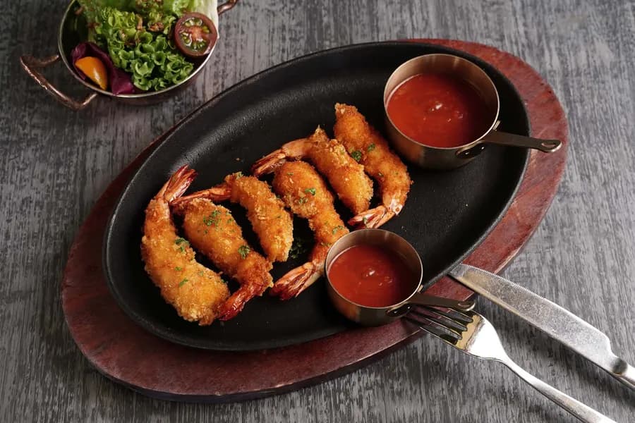 Crispy Shrimp with Tomato Sauce
