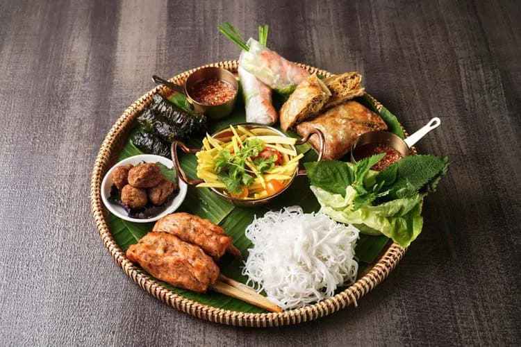 Traditional 3-Region Platter