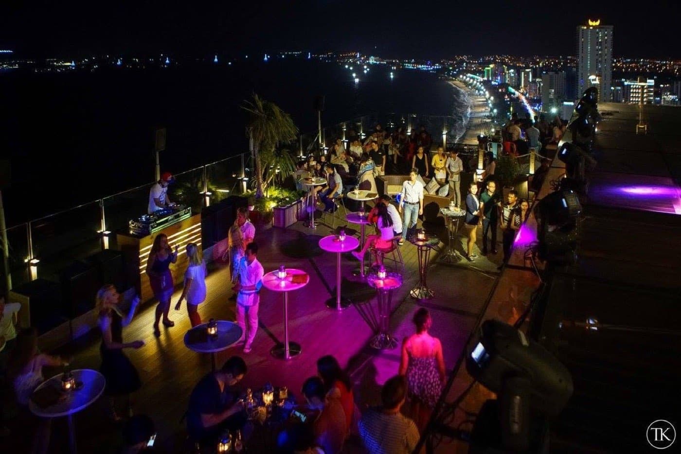 Đêm trên rooftop