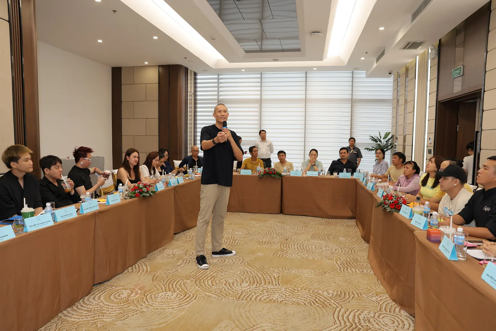 Cả đội lãnh đạo chơi hết mình